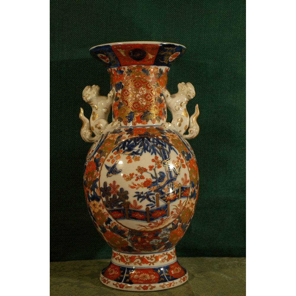Vaso Imari in porcellana finemente decorata